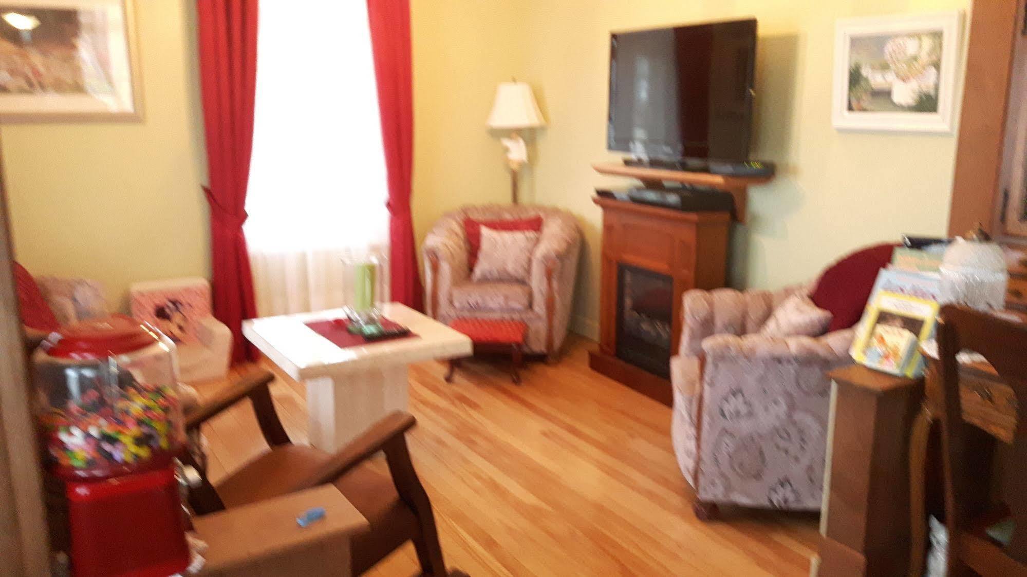 Auberge Gite Maison Des Lilas La Malbaie Ngoại thất bức ảnh